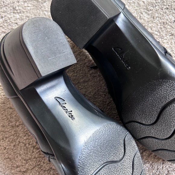 🍂Ultimate Comfort By Clark’s Zip Side Bootie Heel - Picture 4 of 12